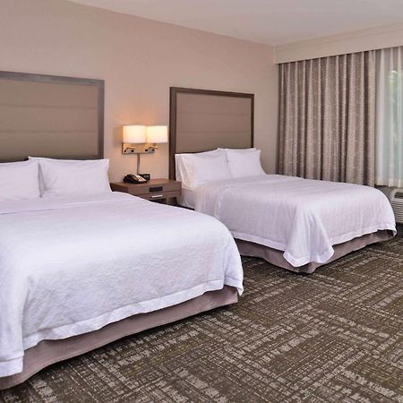 Hampton Inn & Suites Dallas Market Center Екстер'єр фото