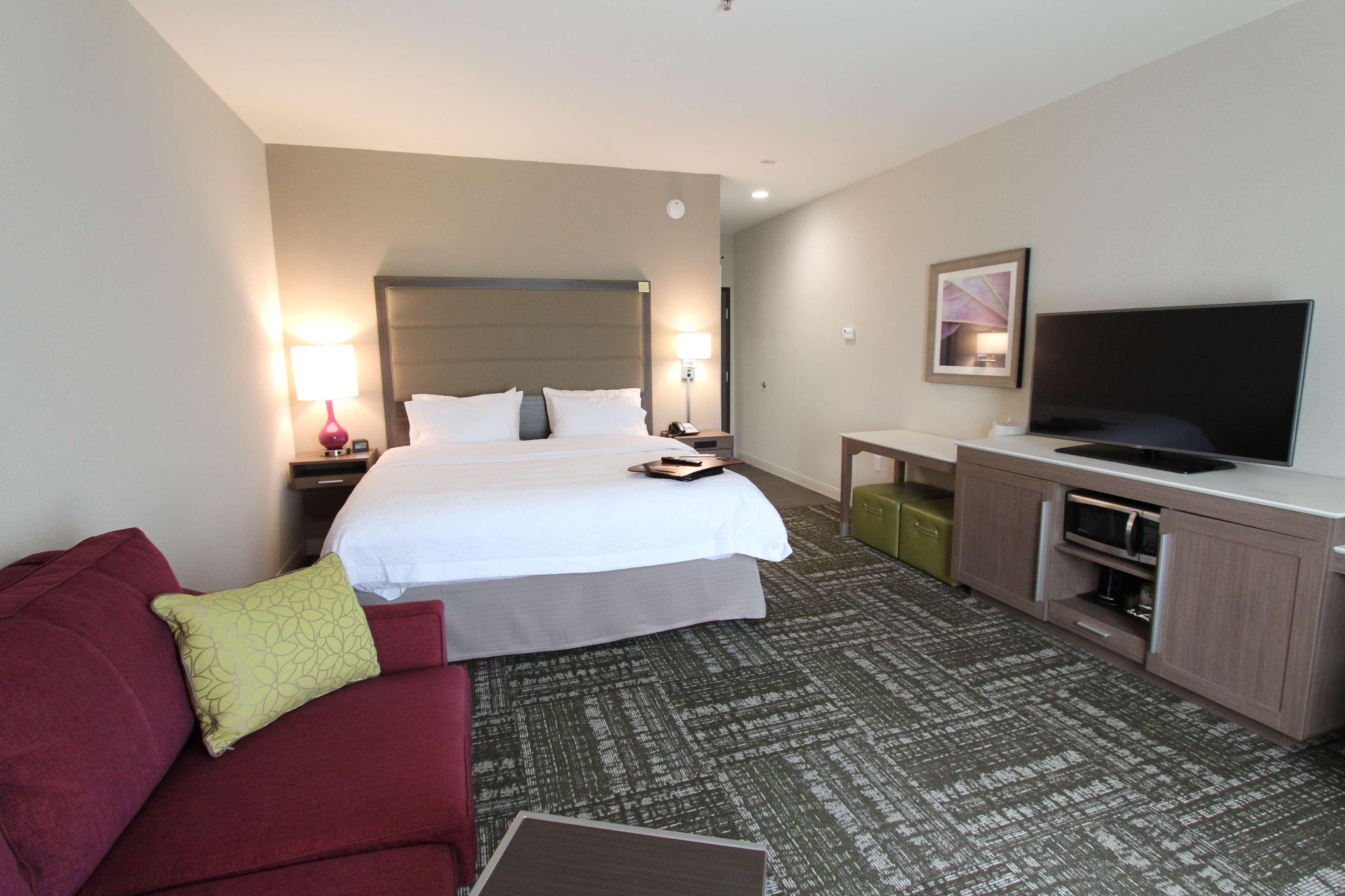Hampton Inn & Suites Dallas Market Center Екстер'єр фото