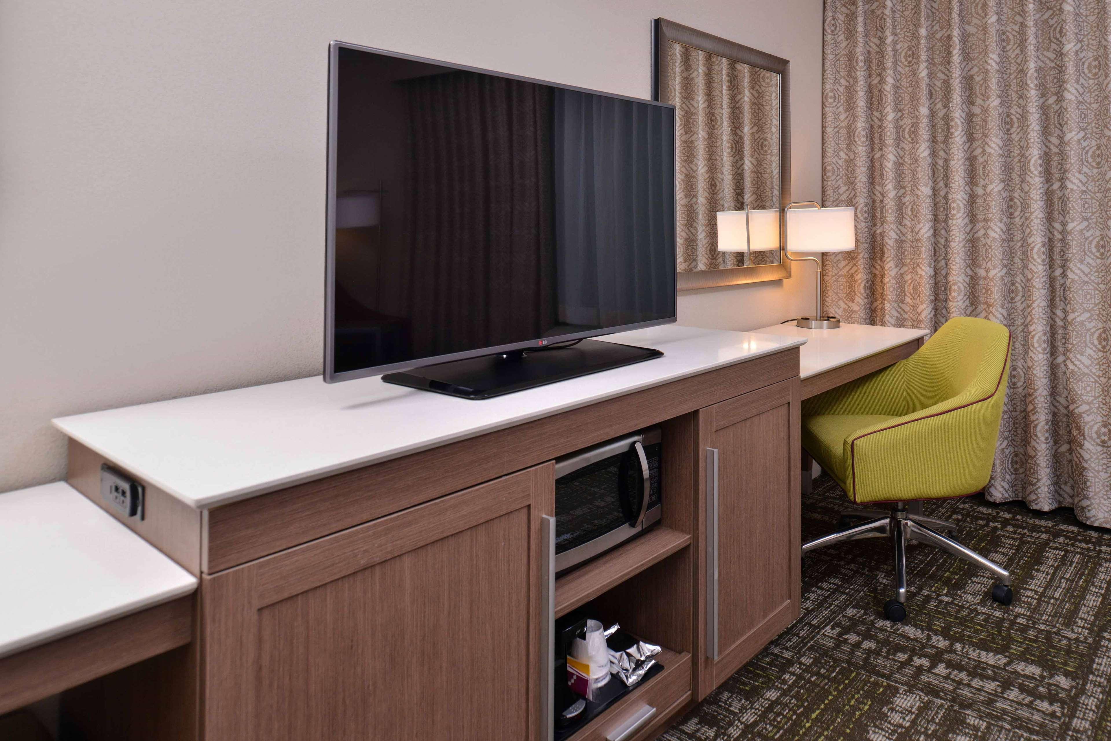 Hampton Inn & Suites Dallas Market Center Екстер'єр фото