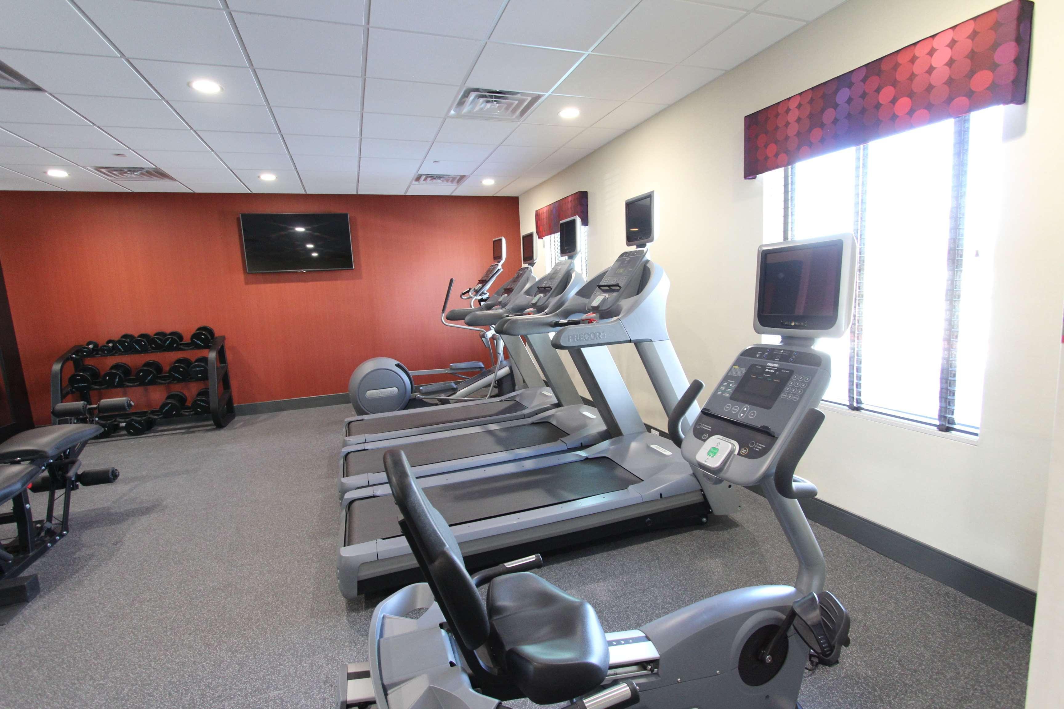 Hampton Inn & Suites Dallas Market Center Екстер'єр фото
