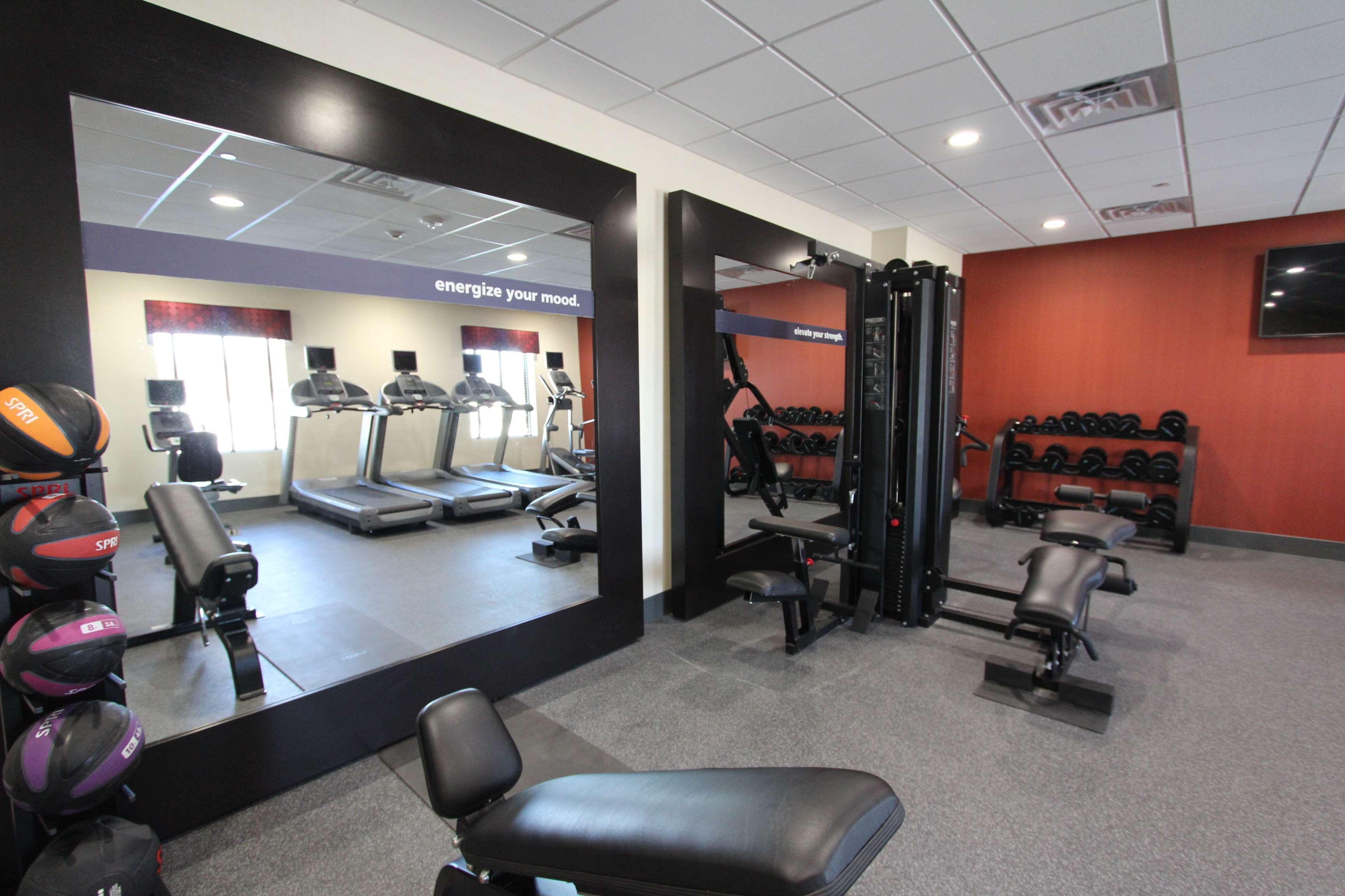 Hampton Inn & Suites Dallas Market Center Екстер'єр фото