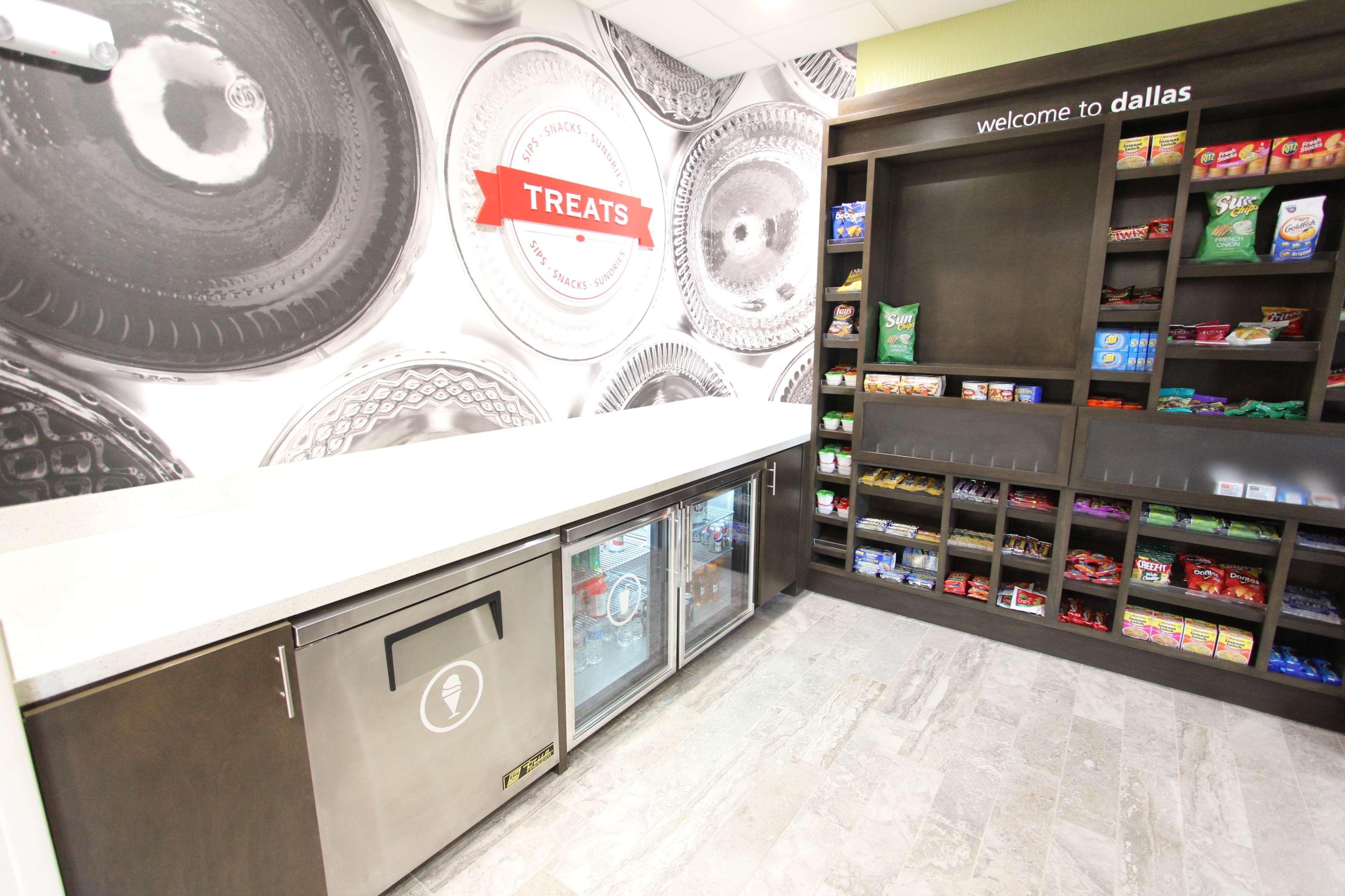 Hampton Inn & Suites Dallas Market Center Екстер'єр фото