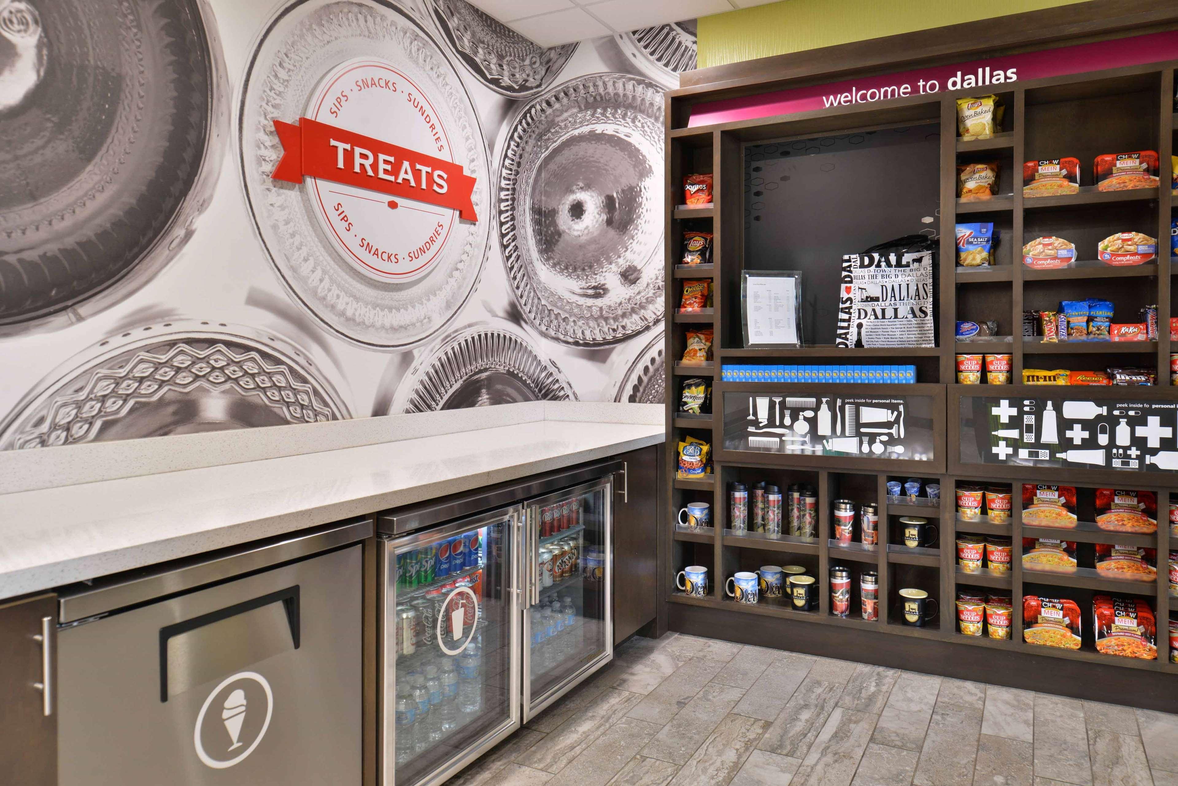 Hampton Inn & Suites Dallas Market Center Екстер'єр фото