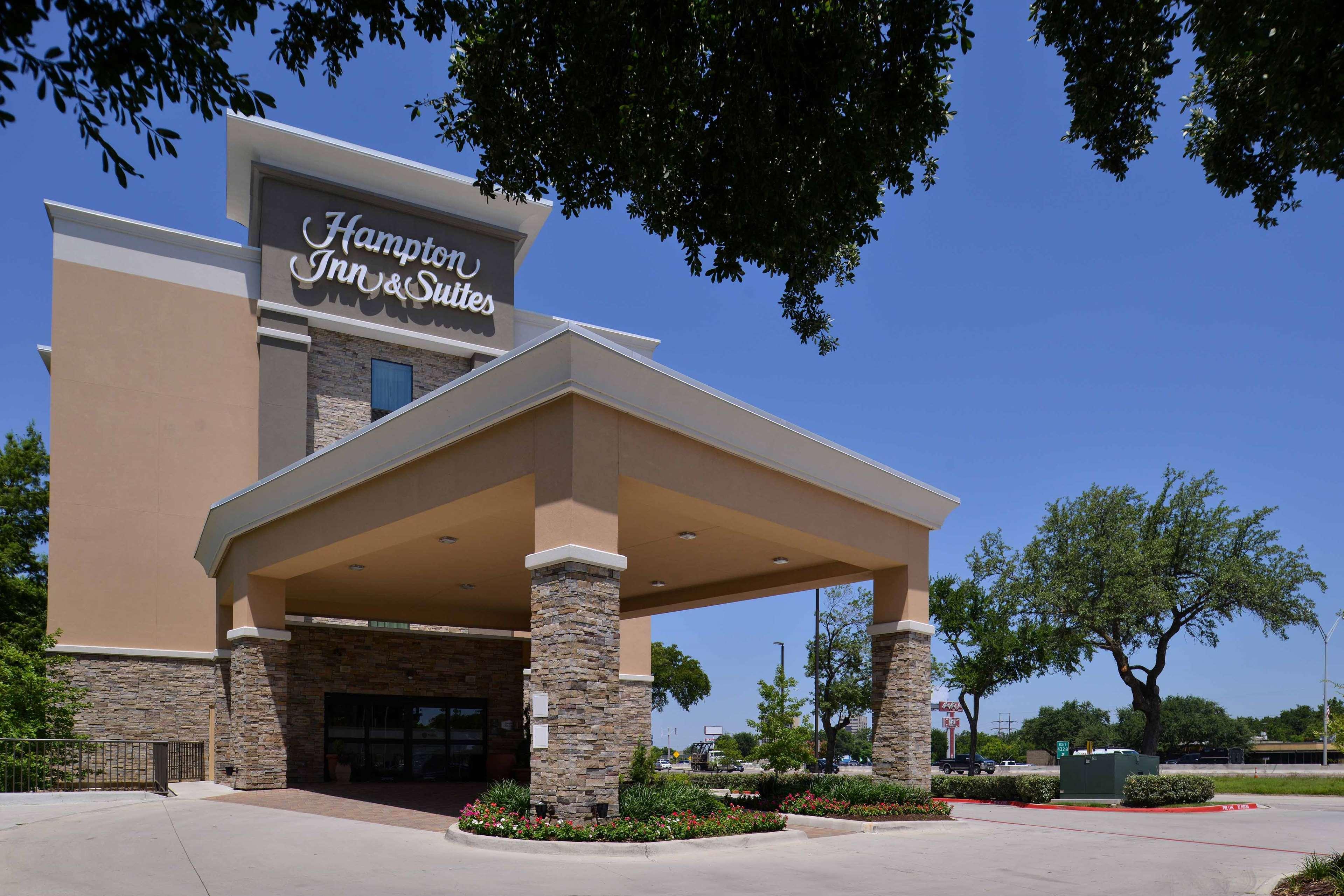 Hampton Inn & Suites Dallas Market Center Екстер'єр фото