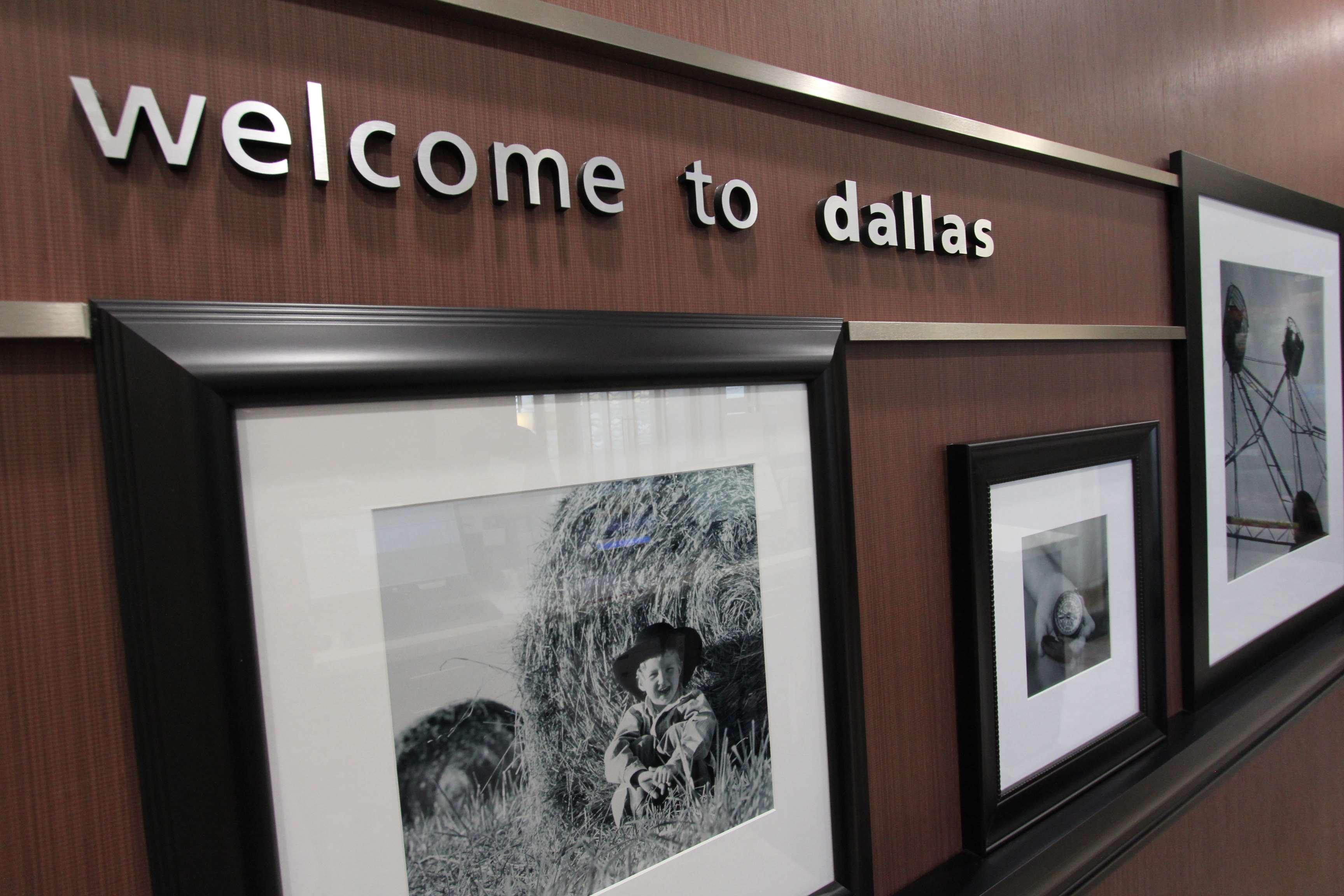 Hampton Inn & Suites Dallas Market Center Екстер'єр фото