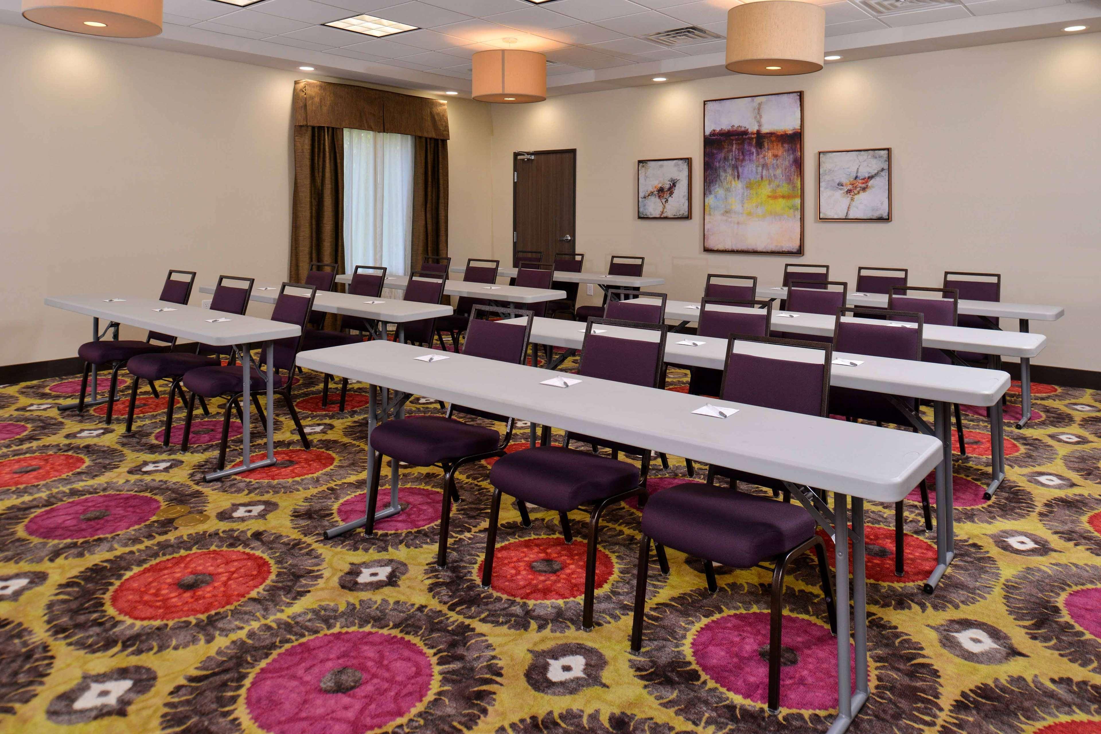 Hampton Inn & Suites Dallas Market Center Екстер'єр фото