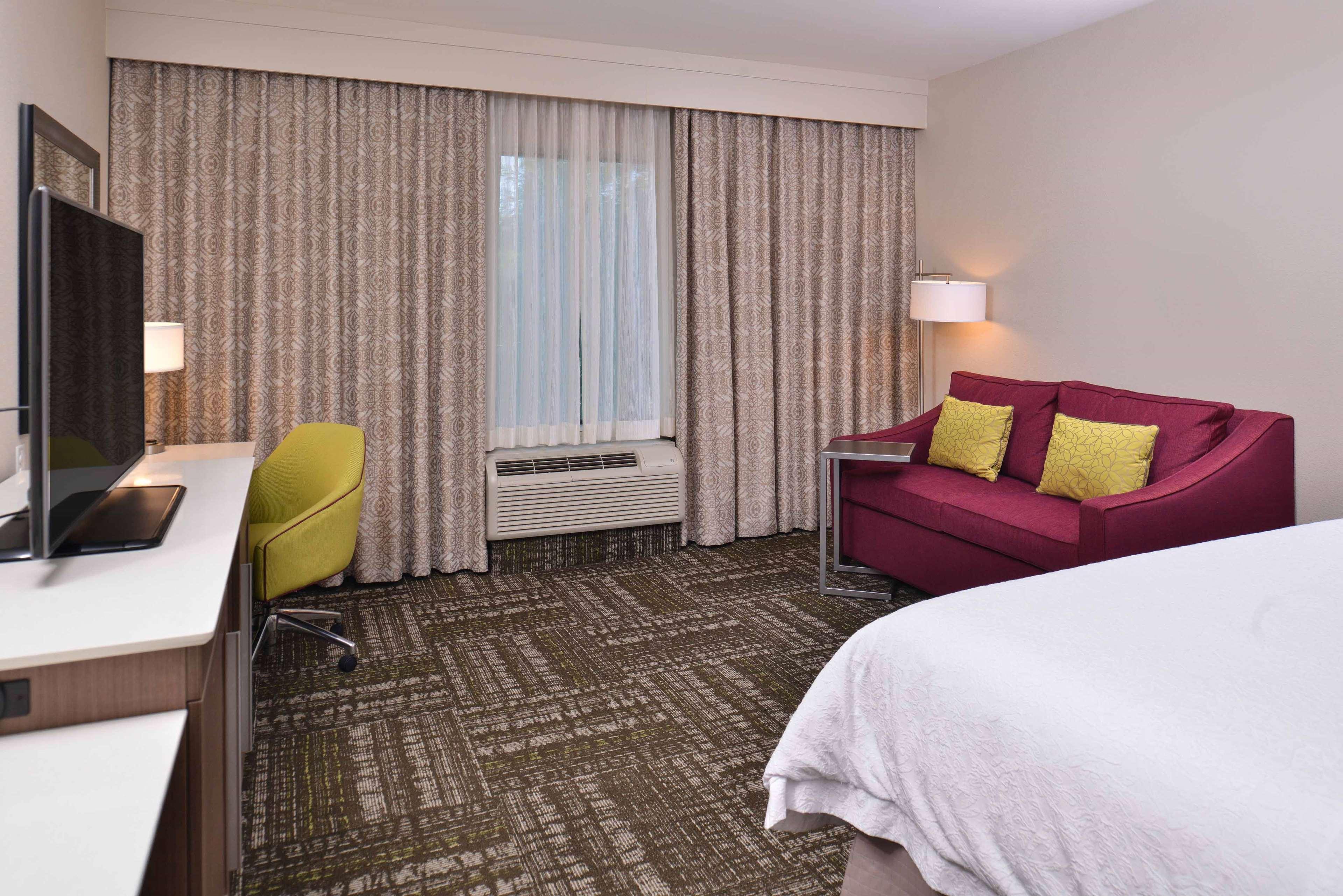 Hampton Inn & Suites Dallas Market Center Екстер'єр фото