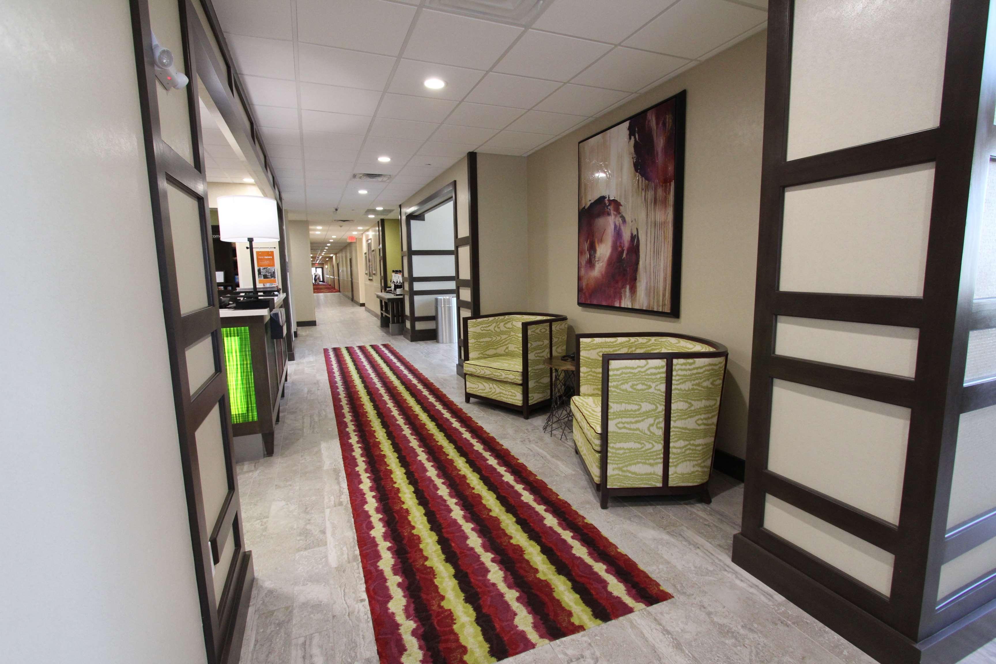 Hampton Inn & Suites Dallas Market Center Екстер'єр фото