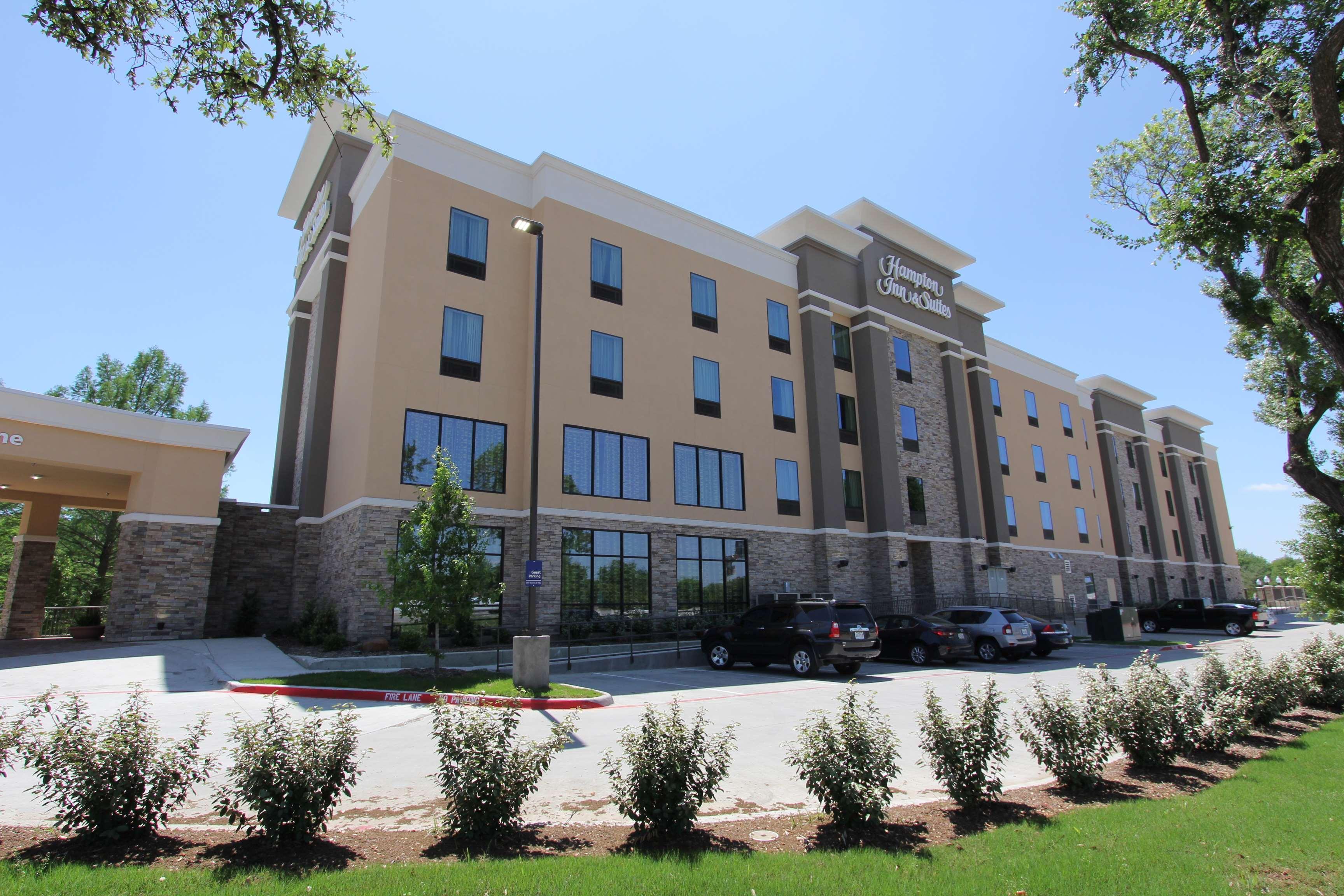 Hampton Inn & Suites Dallas Market Center Екстер'єр фото
