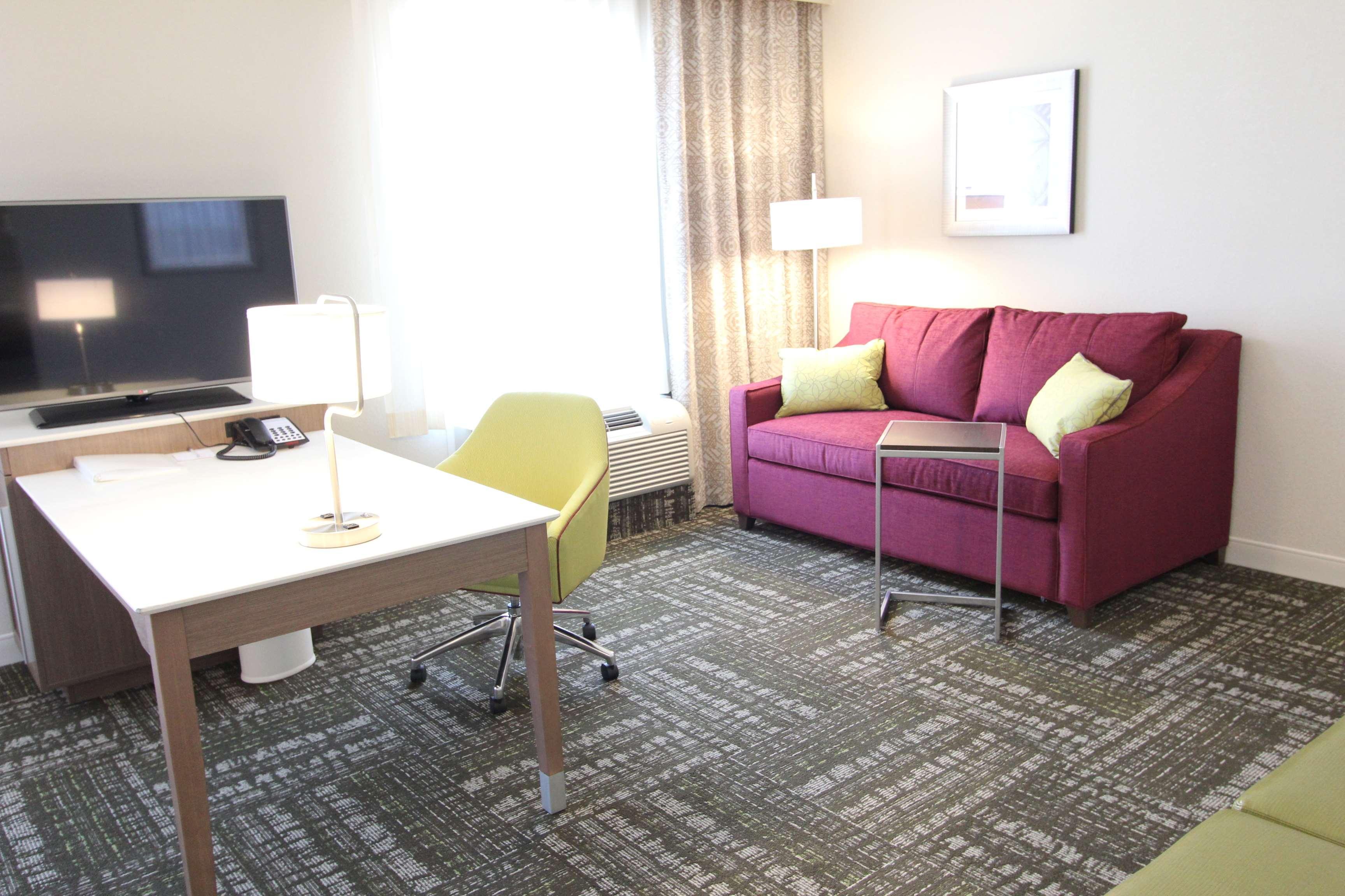 Hampton Inn & Suites Dallas Market Center Екстер'єр фото