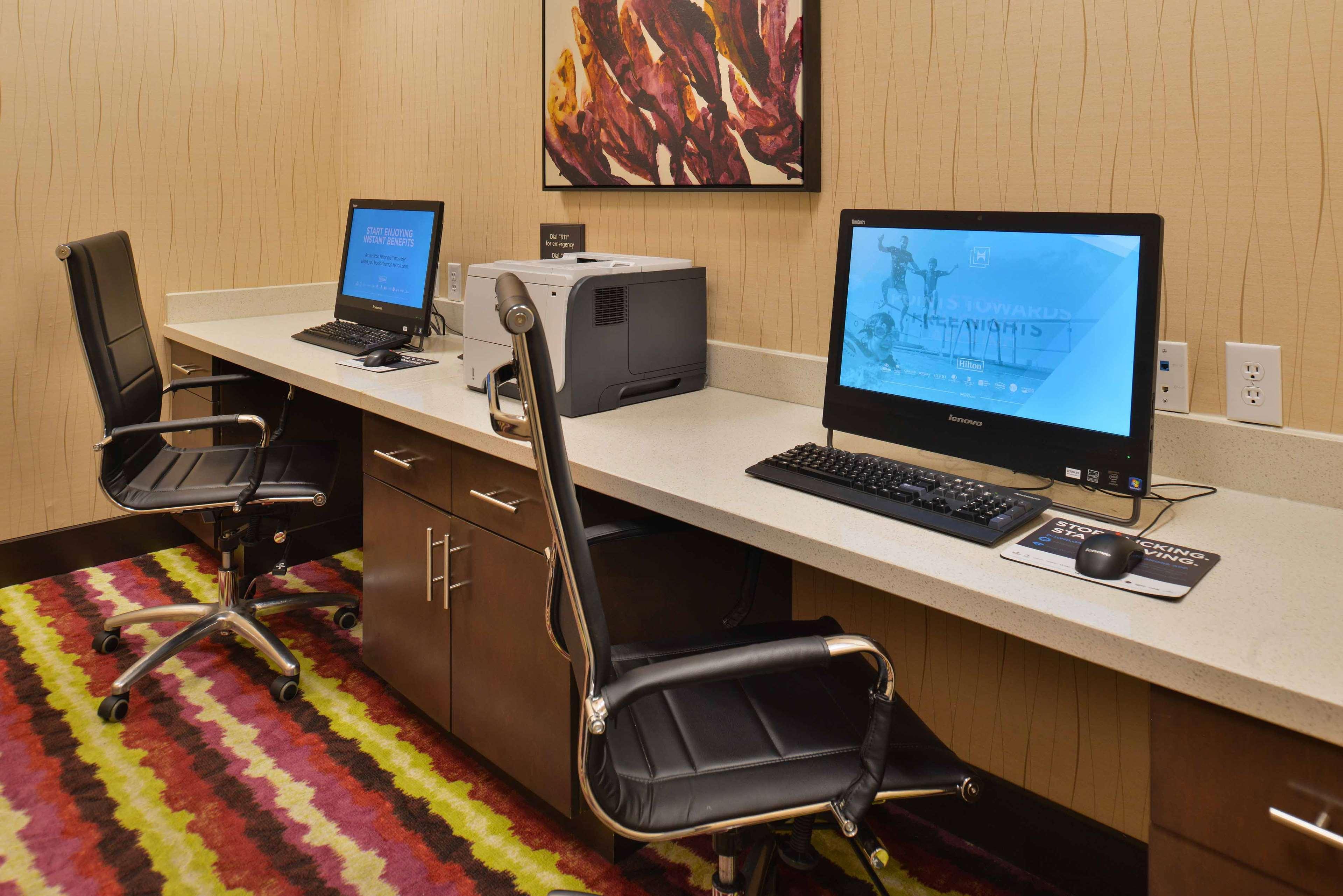 Hampton Inn & Suites Dallas Market Center Екстер'єр фото