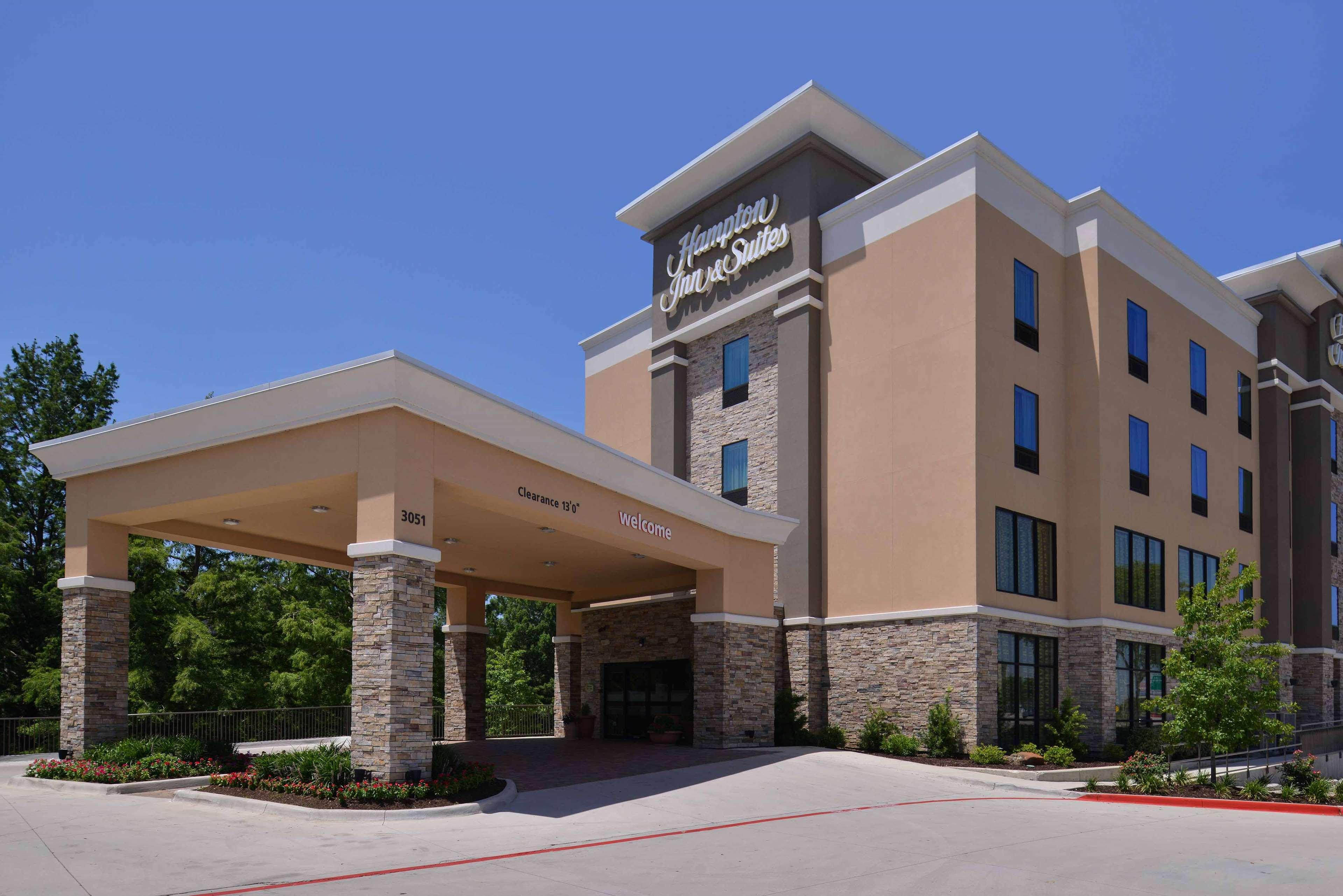 Hampton Inn & Suites Dallas Market Center Екстер'єр фото