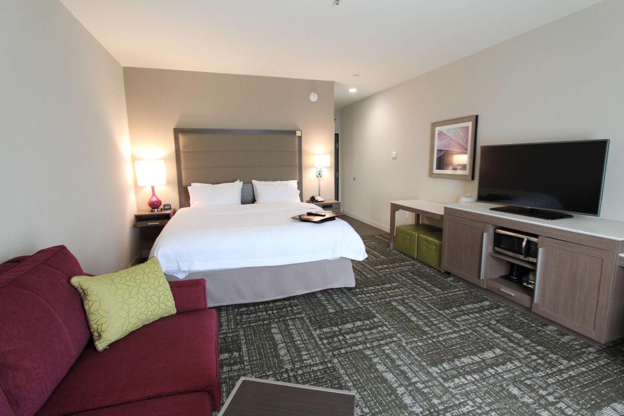Hampton Inn & Suites Dallas Market Center Екстер'єр фото