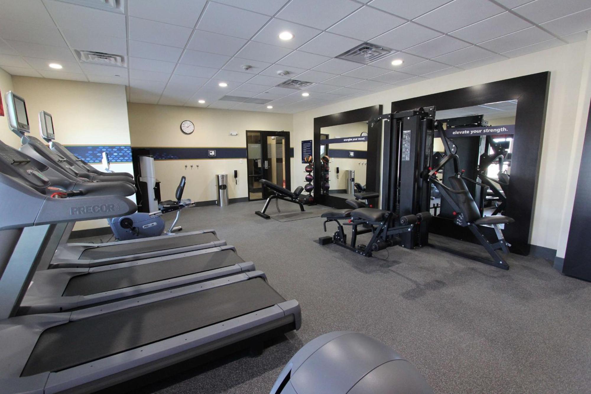 Hampton Inn & Suites Dallas Market Center Екстер'єр фото