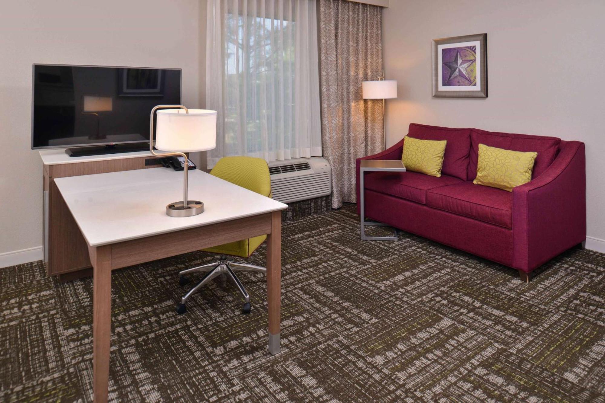 Hampton Inn & Suites Dallas Market Center Екстер'єр фото